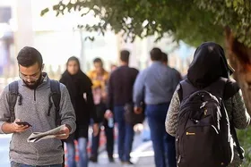 اشتغال و تأمین معیشت؛ دو چالش دختران مجرد دهه&zwnj;های ۵۰ و ۶۰