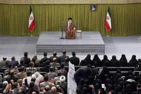 رهبر معظم انقلاب در دیدار معلمان: تشکر از معلم برای توجه دادن افکار عمومی به اهمیت معلم است + فیلم و تصاویر