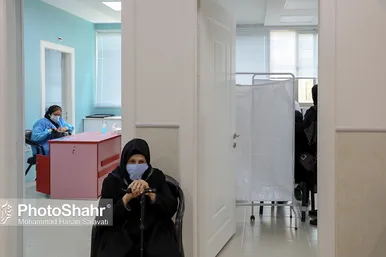 واکسیناسیون سالمندان بالای ۸۰ سال در مشهد