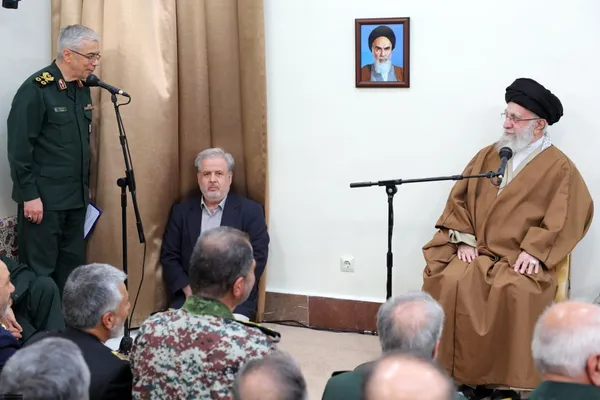 رهبر معظم انقلاب در دیدار فرماندهان عالی نیروهای مسلح: دشمن از پیشرفت‌های جمهوری اسلامی کلافه و عصبی است + تصاویر