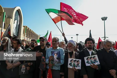 گزارش تصویری | اقامه نماز بر پیکر رهبر شهید و خانواده ایشان با حضور میلیونی عاشقان