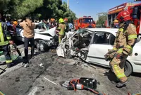 تصادف شدید ۲ خودروی سمند در بلوار اندیشه مشهد حادثه آفرید (۳ مهر ۱۴۰۳)