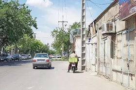 گلایه اهالی آوینی از نبود پیاده&zwnj;رو/ زندگی در میدان خطر