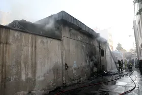 مهار آتش&zwnj;سوزی یک منزل مسکونی با کاربری انبار کفش در مشهد + تصاویر (۴ مرداد ۱۴۰۲)