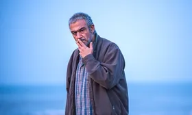 قهرمانی از جنس اجتماع | نگاهی به فیلم سینمایی &laquo;آبی روشن&raquo; به کارگردانی بابک خواجه پاشا