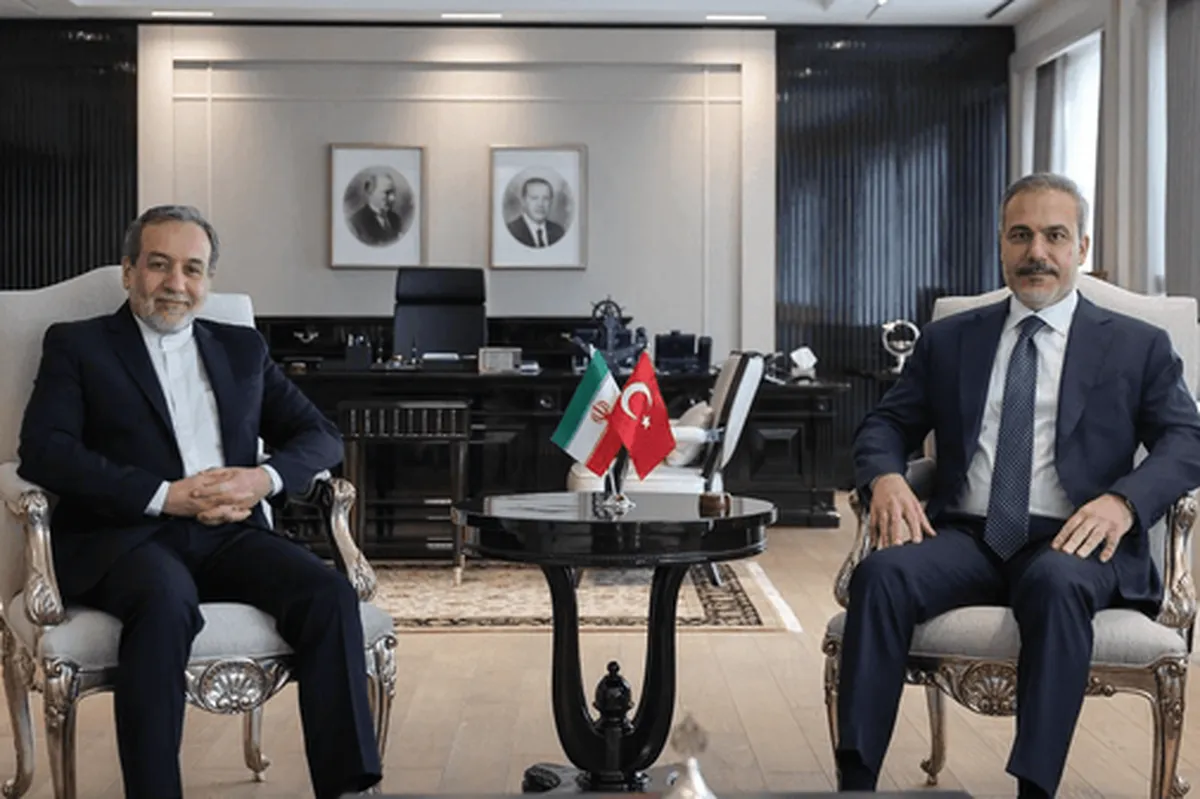 گفت‌و‌گو و تبادل نظر تلفنی عراقچی با وزیر امور خارجه ترکیه