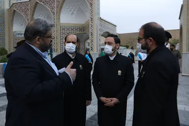 عکس‌هایی از شهید مالک رحمتی در حرم امام‌رضا(ع)