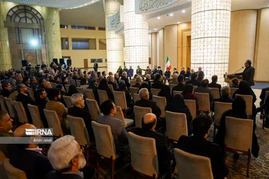 عکس‌هایی از افطاری رئیس جمهور با بازیگران