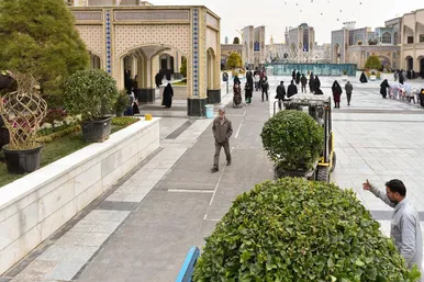 گل‌آرایی حرم مطهر رضوی در آستانه عید نوروز