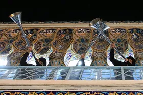 ویدئو | نقاره&zwnj;زنی حلول ماه رمضان در حرم امام رضا(ع)