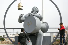جشنواره هنر&zwnj;های شهری مشهد پس از ۱۵ سال به پختگی رسیده است | ۲۳ المان و ۲۸ طرح آذین&zwnj;بندی برای استقبال از بهار ۱۴۰۳ در نظر گرفته شده است