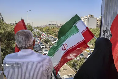 گزارش تصویری | تشکیل بزرگترین زنجیره انسانی جان فدا توسط مردم و دانشجویان مشهدی در دانشگاه فردوسی