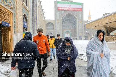 بارش برف در حرم مطهر رضوی