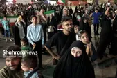 از غدیر تا قدس؛ مشهد هم‌پیمان ولایت و مقاومت | اجتماع شبانه مردم در حمایت از وعده صادق ۳ در میدان شهدا مشهد + فیلم