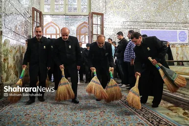 آیین جاروکشی حرم مطهر رضوی