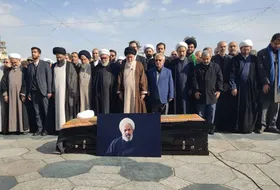 پیکر مرحوم آیت&zwnj;الله عبدخدایی در حرم امام&zwnj;رضا(ع) به خاک سپرده شد (۱۱ بهمن ۱۴۰۴) + فیلم