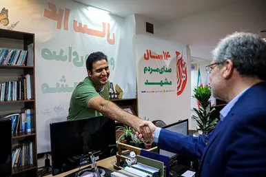 حضور شهردار مشهد در روزنامه شهرآرا به مناسبت روز خبرنگار