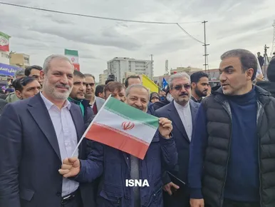 گزارش تصویری | حضور اعضای هیئت دولت چهاردهم در راهپیمایی ۲۲ بهمن ۱۴۰۴