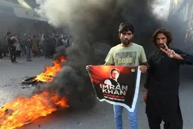 هواداران عمران خان به پادگان&zwnj;ها و مراکز نظامی حمله کردند