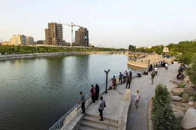 جشنواره ماهیگیری در رود پارک مشهد