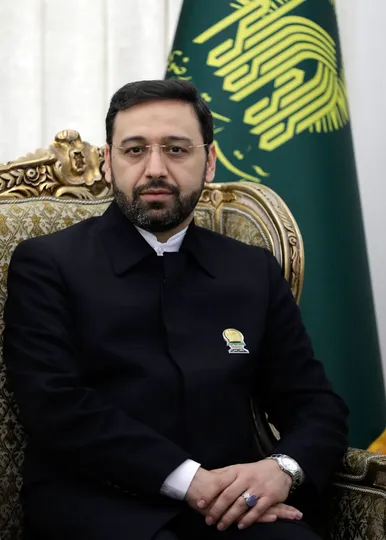 عکس‌هایی از شهید مالک رحمتی در حرم امام‌رضا(ع)