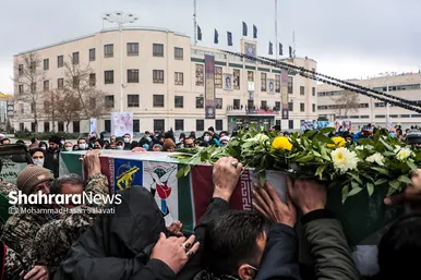مراسم تدفین پیکر ۳ شهید گمنام در میدان شهدا مشهد