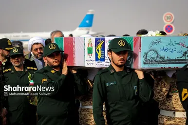 استقبال از پیکر مطهر ۱۲ شهید گمنام دفاع مقدس در فرودگاه هاشمی نژاد مشهد