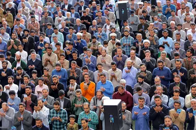 اقامه نماز عید فطر به امامت رهبر انقلاب