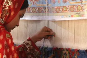 ربات&zwnj;بافی، کابوس فرش دست&zwnj;بافت | سهم ناچیز بافندگان فرش دست&zwnj;بافت از بیمه تأمین اجتماعی