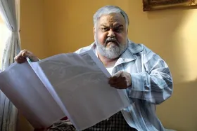 اکبر عبدی، &laquo;فسیل&raquo; را به باد انتقاد گرفت + فیلم