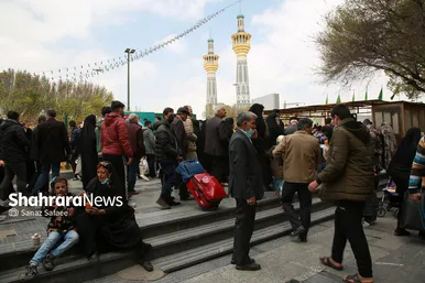 حضور زائران نوروزی در خیابانهای اطراف حرم مطهر رضوی