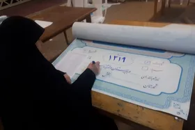 قاب ورودی حوزه&zwnj;های انتخابات مشهد به خط خوشنویسان این شهر مزین شد
