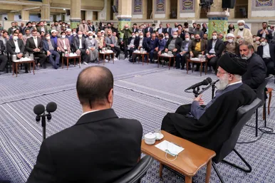 دیدار شاعران و اساتید ادبیات فارسی با رهبر انقلاب