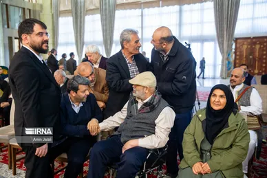 عکس‌هایی از افطاری رئیس جمهور با بازیگران