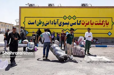 گزارش تصویری | بازدید معاون زنان و خانواده رئیس‌جمهور از روند خروج مهاجران افغانستانی غیرمجاز