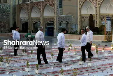 توزیع افطاری در باب الکاظم حرم مطهر امام رضا(ع)