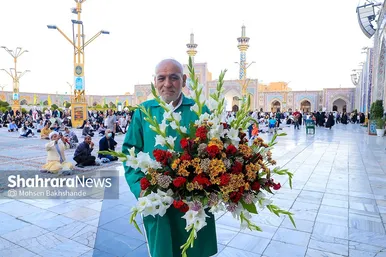گل آرایی حرم مطهر رضوی در آستانه میلاد امام رضا (ع)