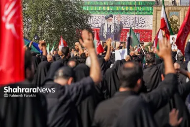 گزارش تصویری | اقامه نماز بر پیکر قائد شهید در خیابان های اطراف مصلی تهران