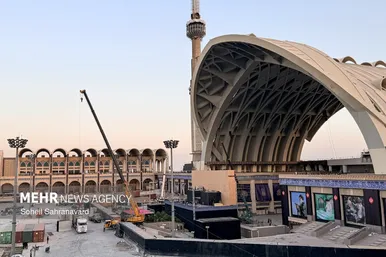 گزارش تصویری | آماده سازی مصلی امام خمینی(ره) در آستانه مراسم وداع با رهبر شهید
