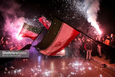 شادی مردم مشهد بعد از برد تیم ملی ایران ۲