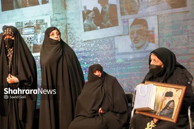 رونمایی از کتاب متولد چهل و دو