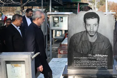 گزارش تصویری | تجدید میثاق هیئت دولت با آرمان‌های امام راحل و شهدای انقلاب اسلامی (۱۳ بهمن ۱۴۰۳)