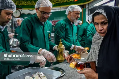 گزارش تصویری | حال و هوای حرم مطهر رضوی در شب نیمه شعبان
