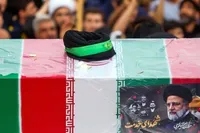 ویدئو | استقبال ویژه فرزند شهید مدافع امنیت محمدرضا اسداللهی از پیکر شهید آیت‌الله رئیسی در مشهد