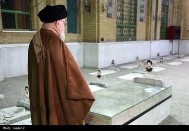 گزارش تصویری | حضور رهبر انقلاب اسلامی در حرم مطهر حضرت امام خمینی (ره)