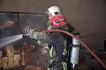 مهار حریق مهیب کارگاه CNC چوب در منطقه خین عرب مشهد با تلاش آتش‌نشانان+ تصاویر