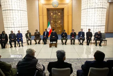 عکس‌هایی از افطاری رئیس جمهور با بازیگران