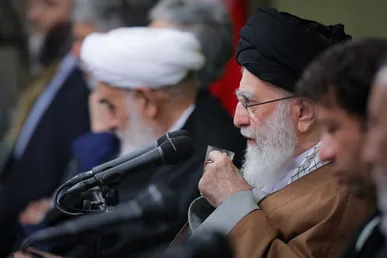 دیدار جمعی از شاعران و اهالی فرهنگ و ادب فارسی با رهبر انقلاب