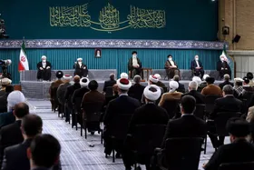 رهبر انقلاب: قدرت&zwnj;های دنیا با گرایش باطنا سیاسی و ظاهرا فکری سعی می&zwnj;کنند فردی بودن اسلام را تئوریزه کنند