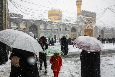 بارش برف در حرم مطهر رضوی